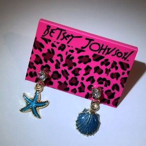 NWT Betsey Johnson Sea Shell Earrings